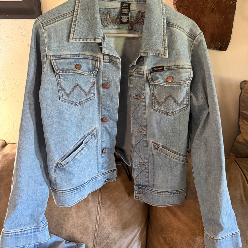 Wrangler Light Wash Denim Jacket in Faded Blue